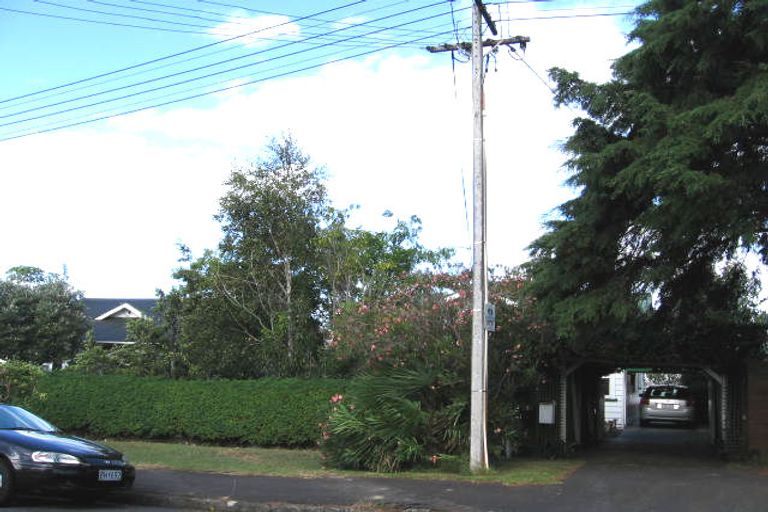 Photo of property in 3 Frieston Road, Milford, Auckland, 0620