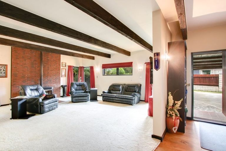 Photo of property in 4 Darcy Place, Massey, Auckland, 0614