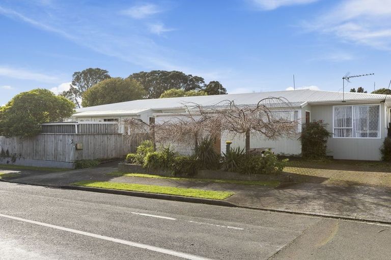 Photo of property in 8 Omata Road, Westown, New Plymouth, 4310