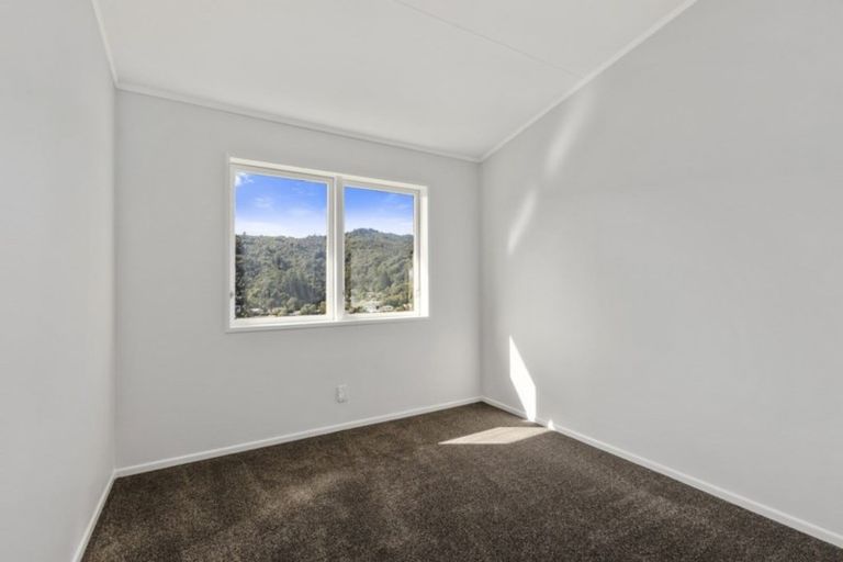 Photo of property in 18 Clapham Grove, Stokes Valley, Lower Hutt, 5019