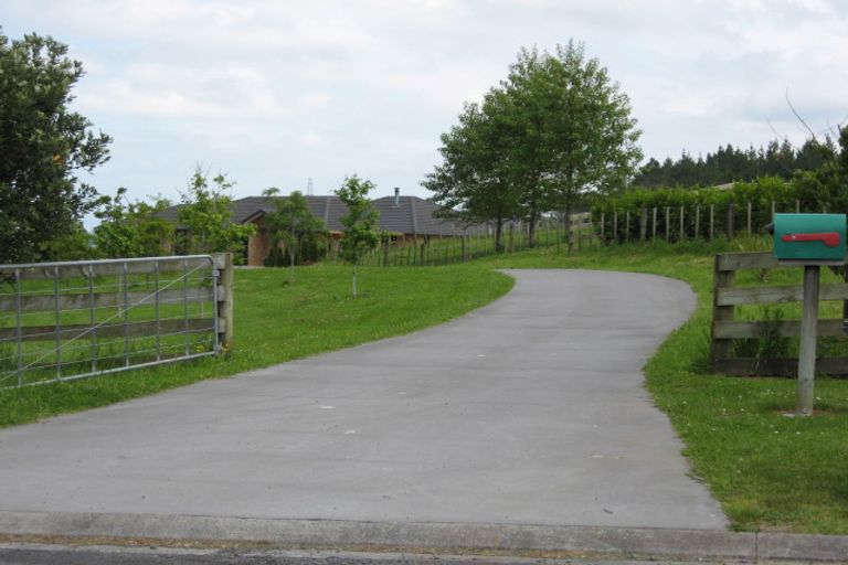 Photo of property in 47 Terry Smyth Drive, Kumeu, 0892