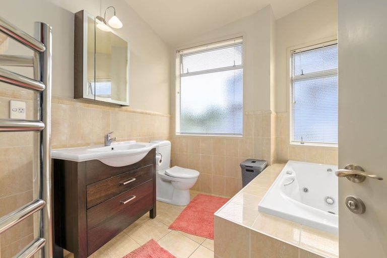 Photo of property in 21e Ruakiwi Road, Hamilton Lake, Hamilton, 3204