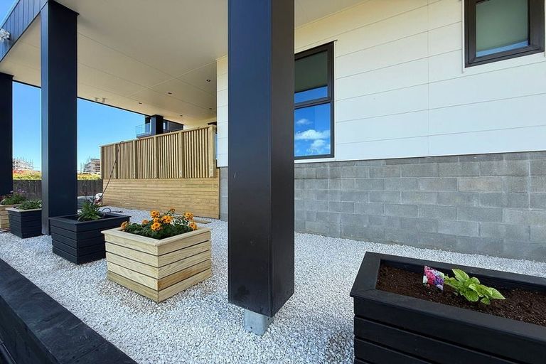 Photo of property in 30 Ridgehill Rise, Flat Bush, 2019