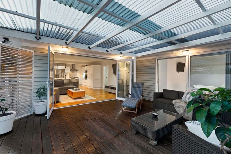 Photo of property in 25 Portadown Avenue, Pakuranga Heights, Auckland, 2010