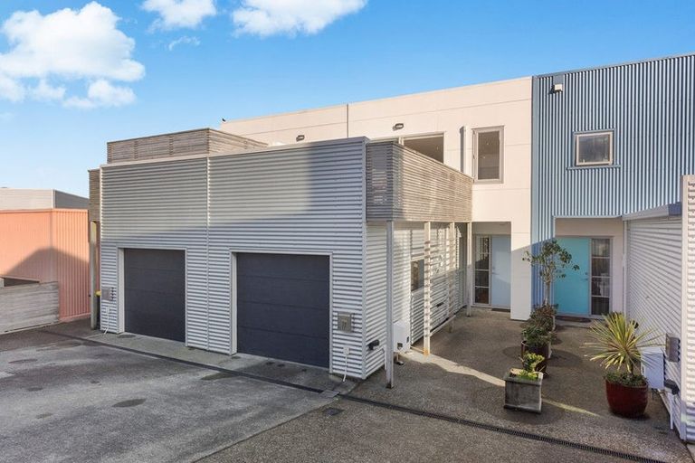 Photo of property in 77 Saddleback Grove, Karori, Wellington, 6012