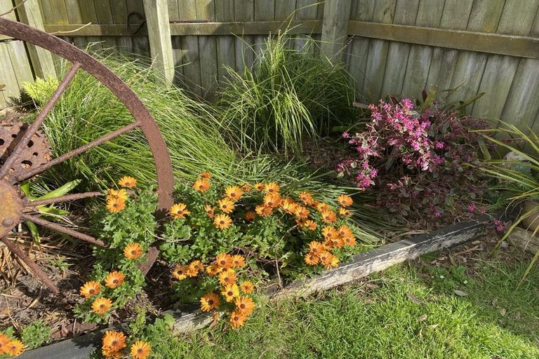 Photo of property in 100 Centennial Avenue, Waitara, 4320