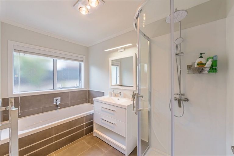 Photo of property in 15 Fern Court, Orewa, 0931