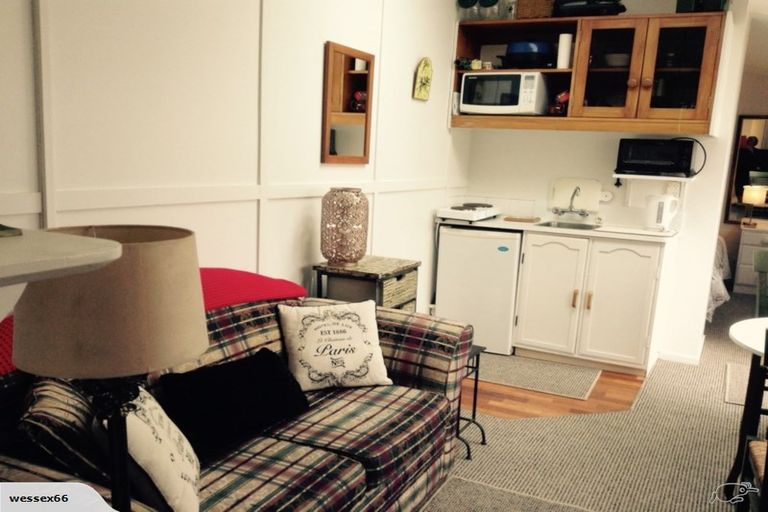 Photo of property in 81 Roxburgh Street, Mount Victoria, Wellington, 6011