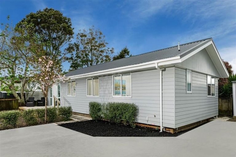 Photo of property in 685a Swanson Road, Swanson, Auckland, 0612