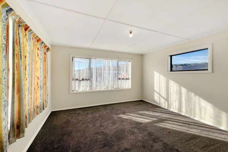 Photo of property in 27 Wainuiomata Road, Wainuiomata, Lower Hutt, 5014