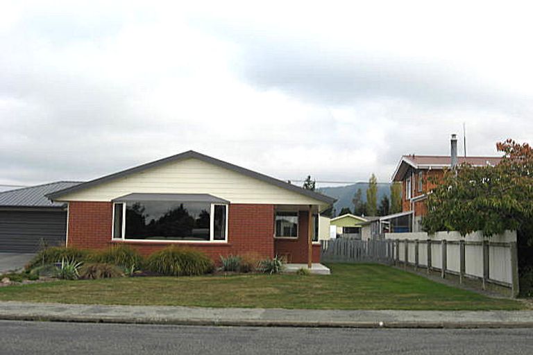 Photo of property in 11 Parsonage Road, Waimate, 7924