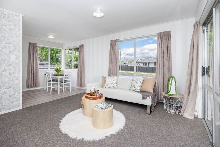 Photo of property in 35 Karen Crescent, Dinsdale, Hamilton, 3204