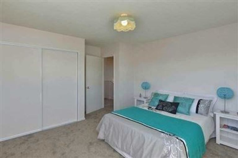 Photo of property in 2/136 Memorial Avenue, Burnside, Christchurch, 8053