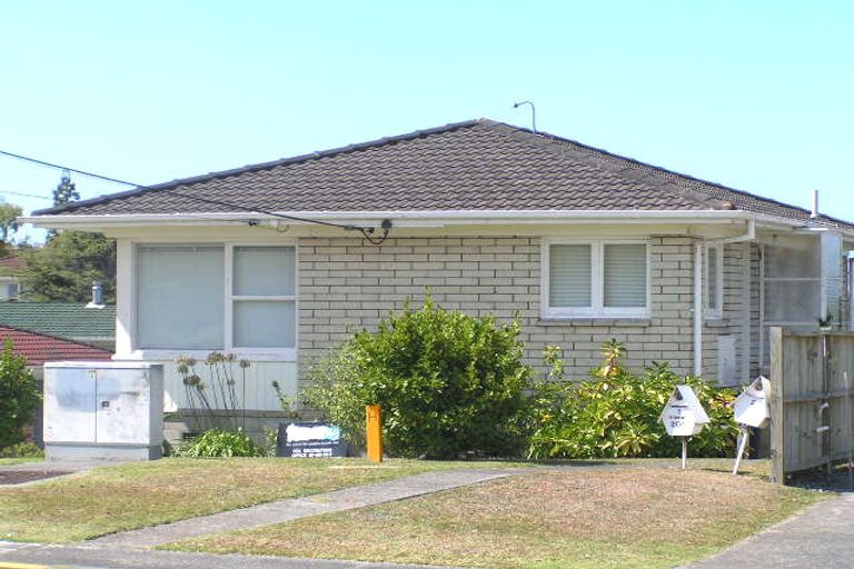 Photo of property in 2/201 Forrest Hill Road, Forrest Hill, Auckland, 0620