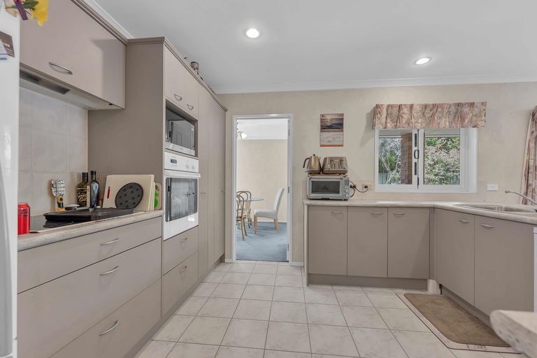 Photo of property in 60 Wattle Farm Road, Wattle Downs, Auckland, 2103