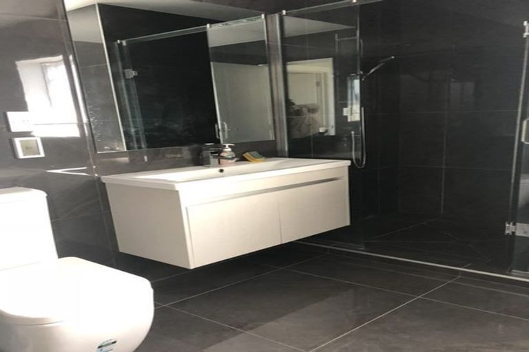 Photo of property in 32a Coronation Road, Hillcrest, Auckland, 0627