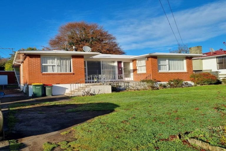 Photo of property in 2/22 Hillcrest Avenue, Hillcrest, Auckland, 0627