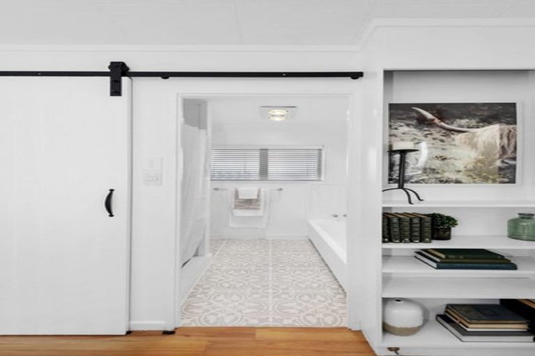 Photo of property in 24 Garland Drive, St Andrews, Hamilton, 3200