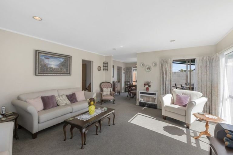 Photo of property in 2/72 Trafalgar Street, Waterloo, Lower Hutt, 5011