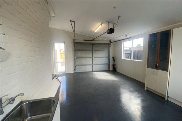 Photo of property in 61a Cambridge Terrace, Papatoetoe, Auckland, 2025