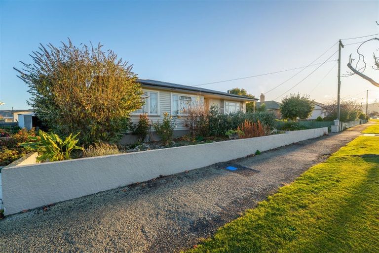 Photo of property in 18 Rugby Street, Waimate, 7924