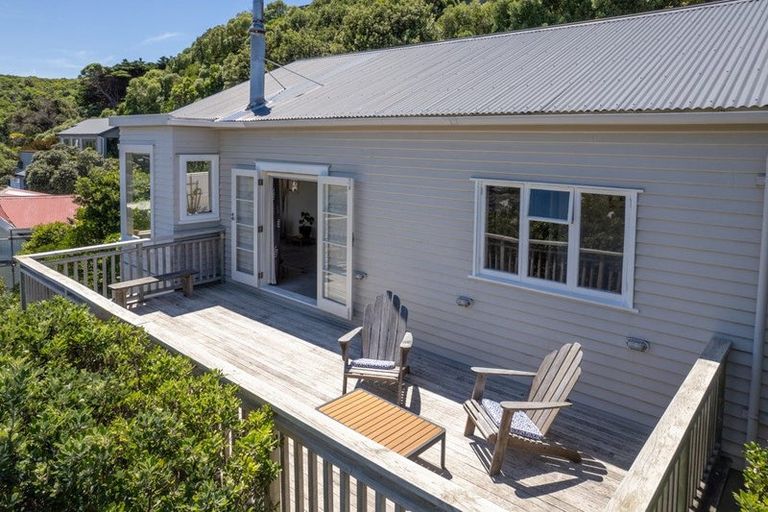Photo of property in 47 Melbourne Road, Island Bay, Wellington, 6023