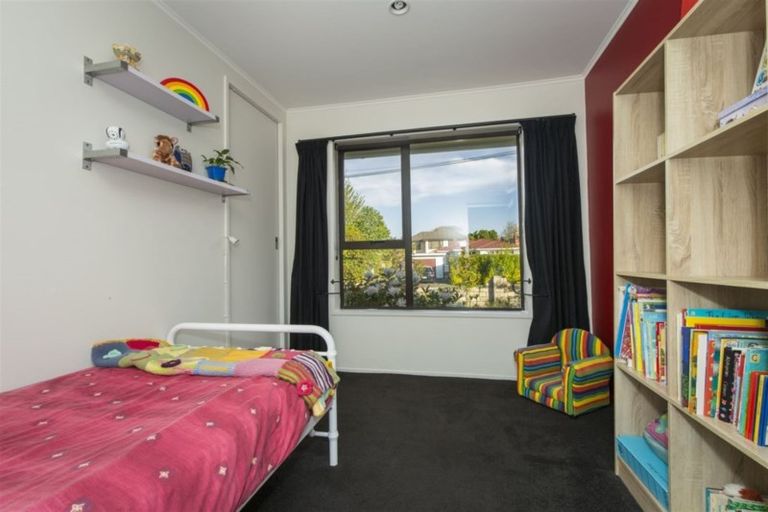 Photo of property in 37 Flower Street, Bryndwr, Christchurch, 8053