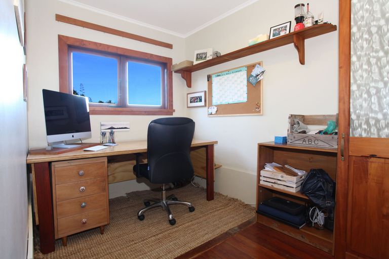 Photo of property in 11 Robertson Street, Raglan, 3225