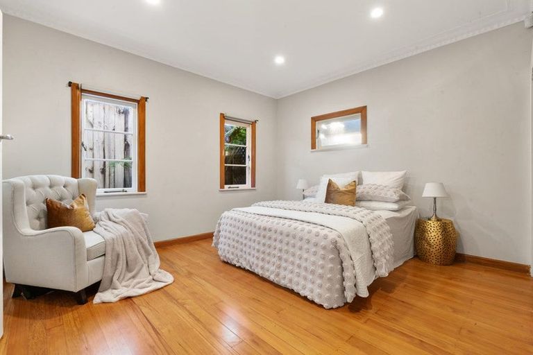 Photo of property in 55 Eastglen Road, Glen Eden, Auckland, 0602