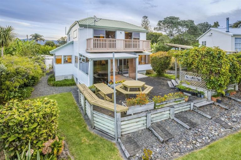 Photo of property in 63 Howard Road, Orere Point, Papakura, 2585