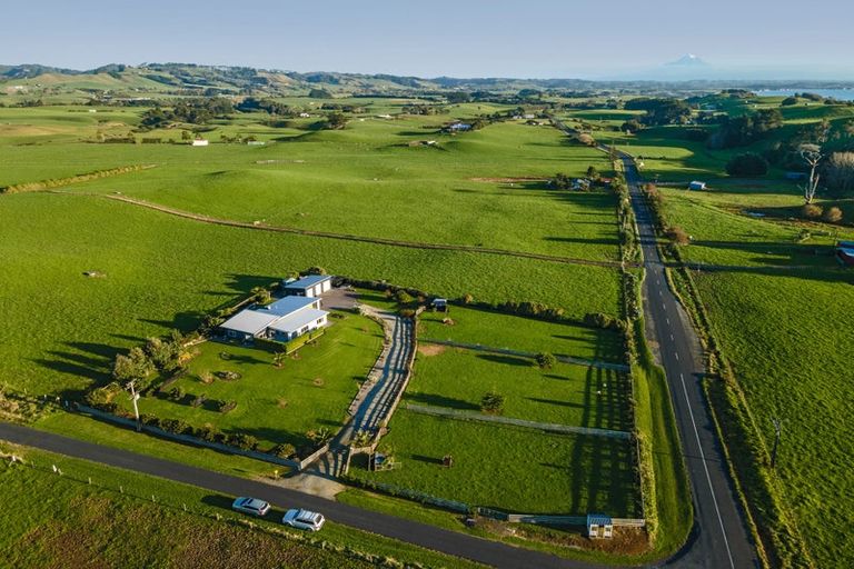 Photo of property in 2 Nopera Road, Waiiti, Urenui, 4377