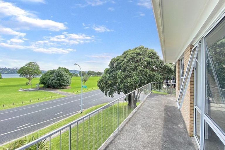 Photo of property in 91a Kiwi Esplanade, Mangere Bridge, Auckland, 2022