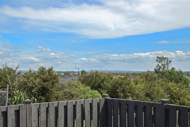 Photo of property in 64b Crestview Rise, Papakura, 2110