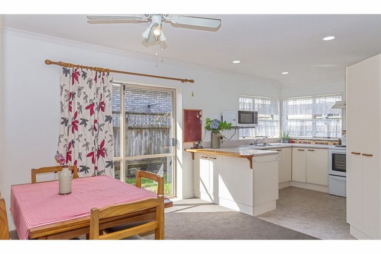 Photo of property in 2/919 Whangaparaoa Road, Manly, Whangaparaoa, 0930