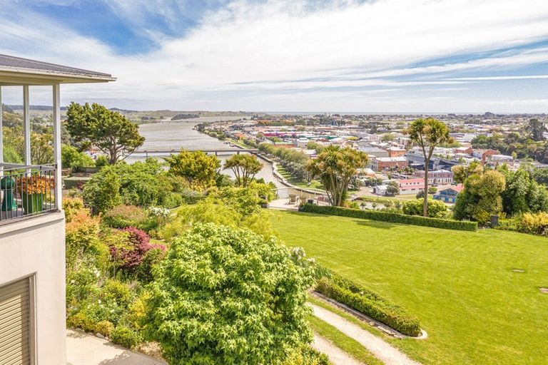Photo of property in 4 Shakespeare Road, Bastia Hill, Whanganui, 4500