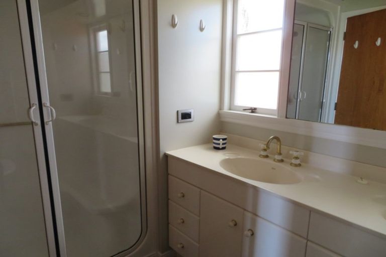 Photo of property in 16a Clifton Road, Hauraki, Auckland, 0622