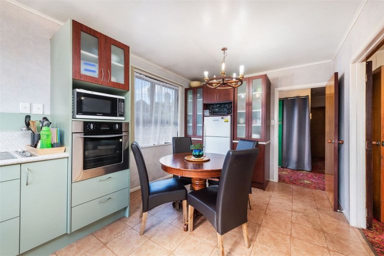 Photo of property in 72a Sylvan Crescent, Te Atatu South, Auckland, 0610