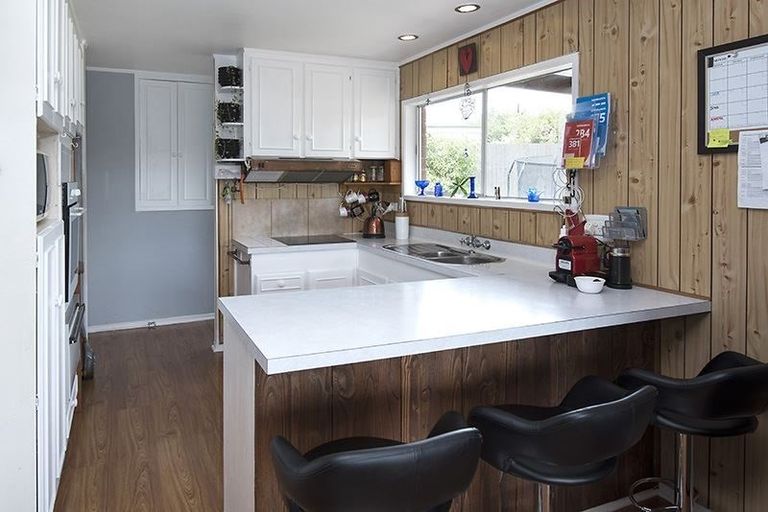 Photo of property in 23 Jade Avenue, Pakuranga Heights, Auckland, 2010