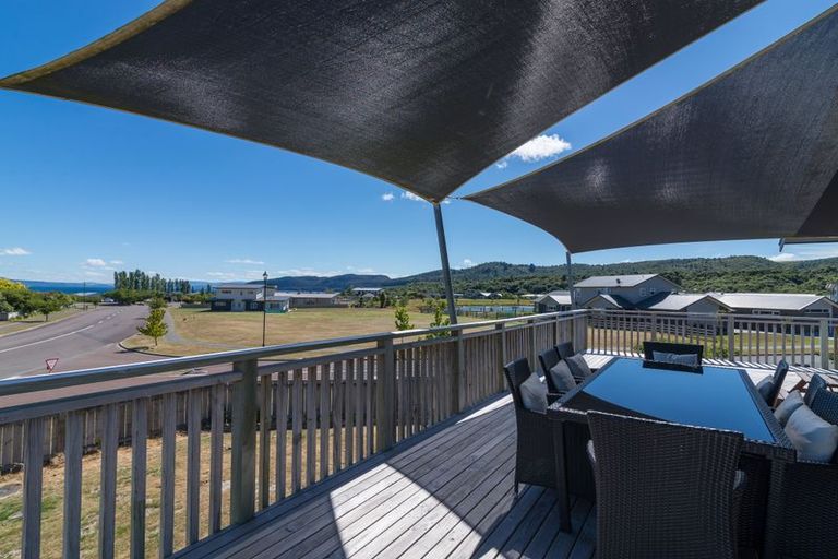 Photo of property in 136 Lisland Drive, Kinloch, Taupo, 3377