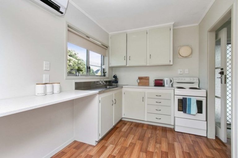 Photo of property in 1/6 Ray Small Drive, Papakura, 2110