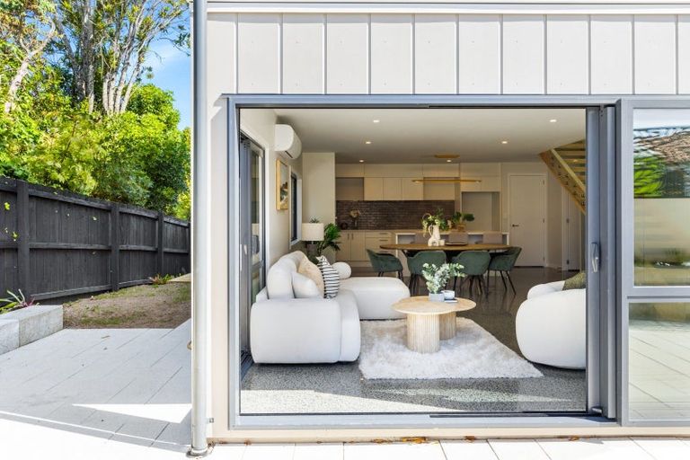 Photo of property in 15 Schnapper Rock Road, Greenhithe, Auckland, 0632