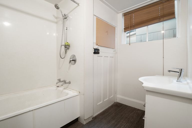 Photo of property in 76 South Road, The Glen, Dunedin, 9011