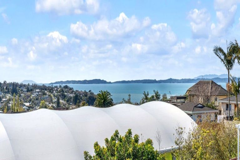 Photo of property in 7 Sunnyview Avenue, Shelly Park, Auckland, 2014