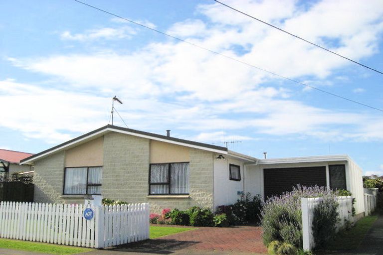 Photo of property in 2 Kings Avenue, Gonville, Whanganui, 4501