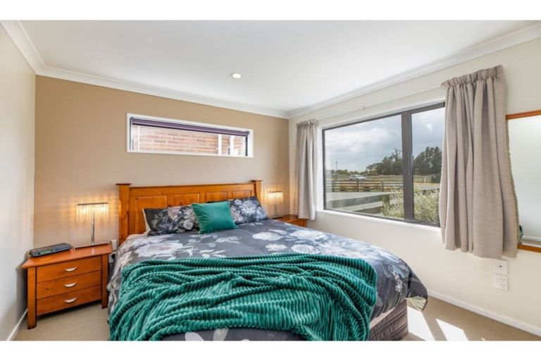 Photo of property in 16 Thorndon Close, Kirwee, Darfield, 7571