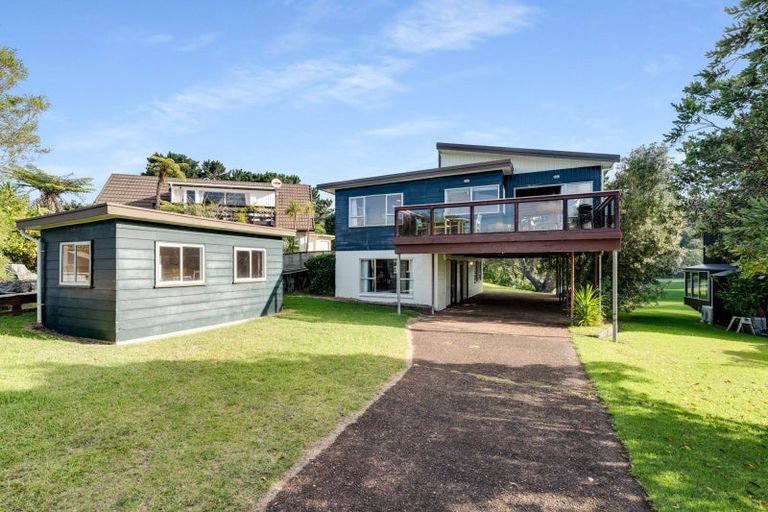 Photo of property in 137 Patuwai Drive, Whangamata, 3620