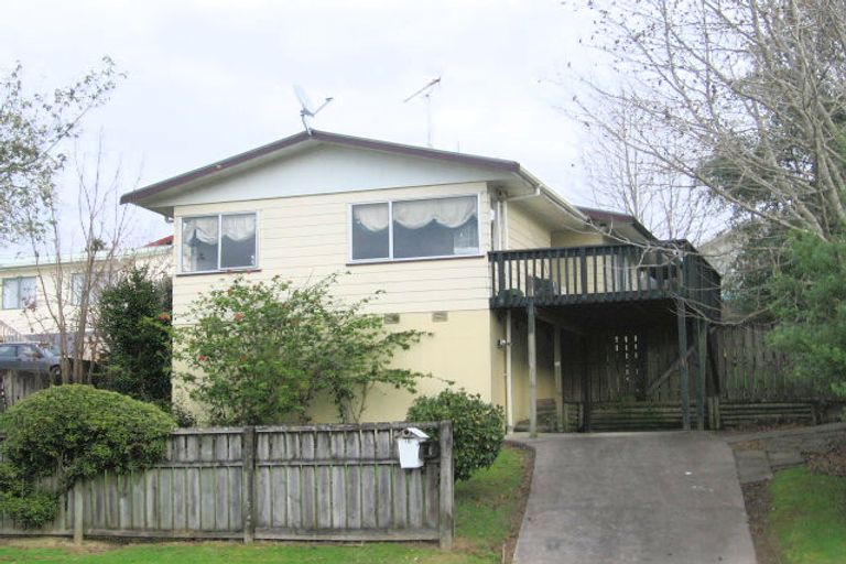 Photo of property in 16 Aldern Road, Massey, Auckland, 0614