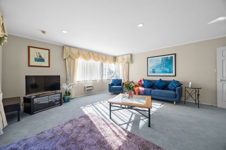 Photo of property in 46 Whiting Grove, West Harbour, Auckland, 0618