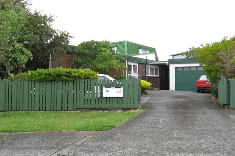 Photo of property in 16 Chipping Dale, Mangere Bridge, Auckland, 2022