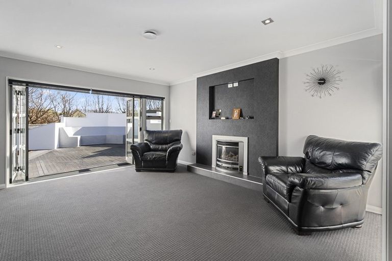 Photo of property in 7 Galea Grove, Kelvin Grove, Palmerston North, 4414